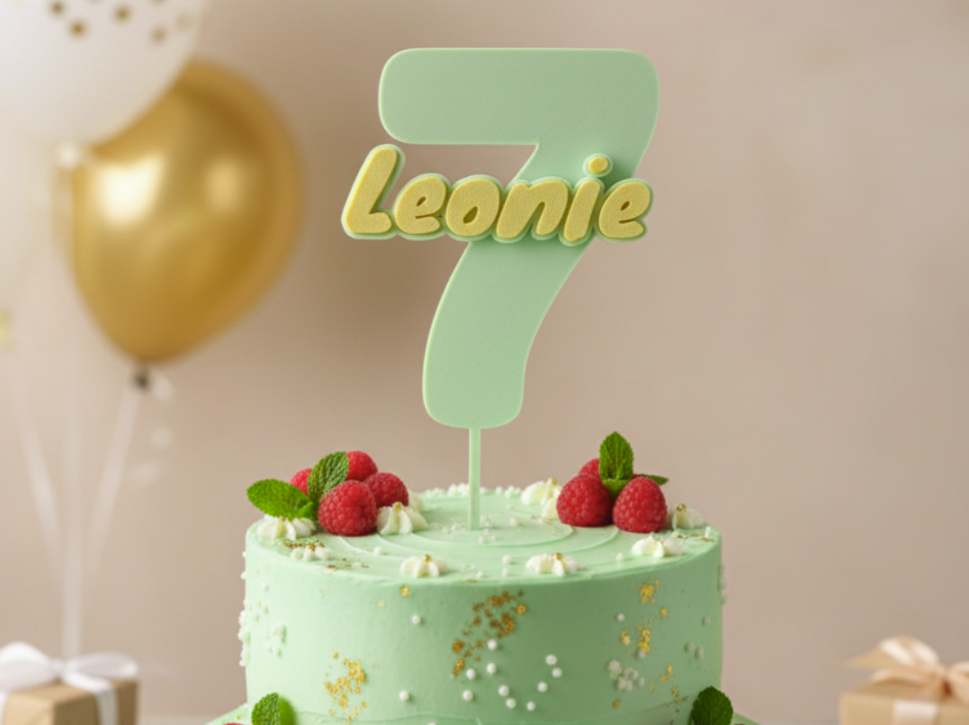 Personalised 3D-printed cake topper with name and age